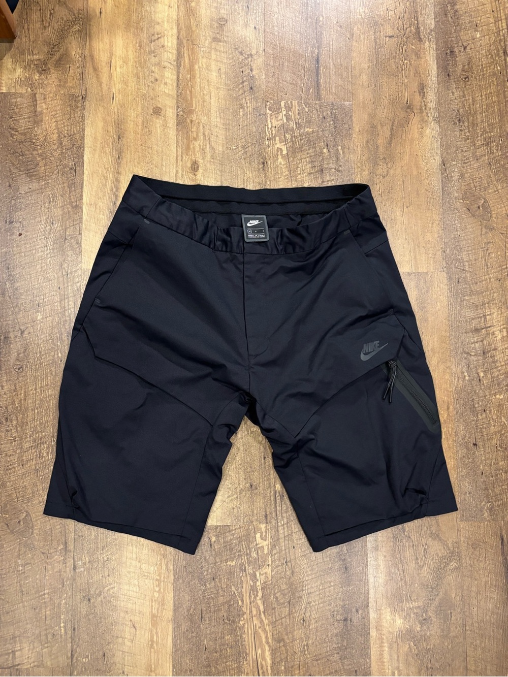 NIKE SPORTSWEAR TECH PACK MENS WOVEN CARGO SHORTS